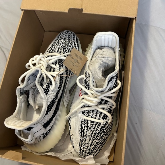 Yeezys boots 350 zebra - Picture 1 of 5